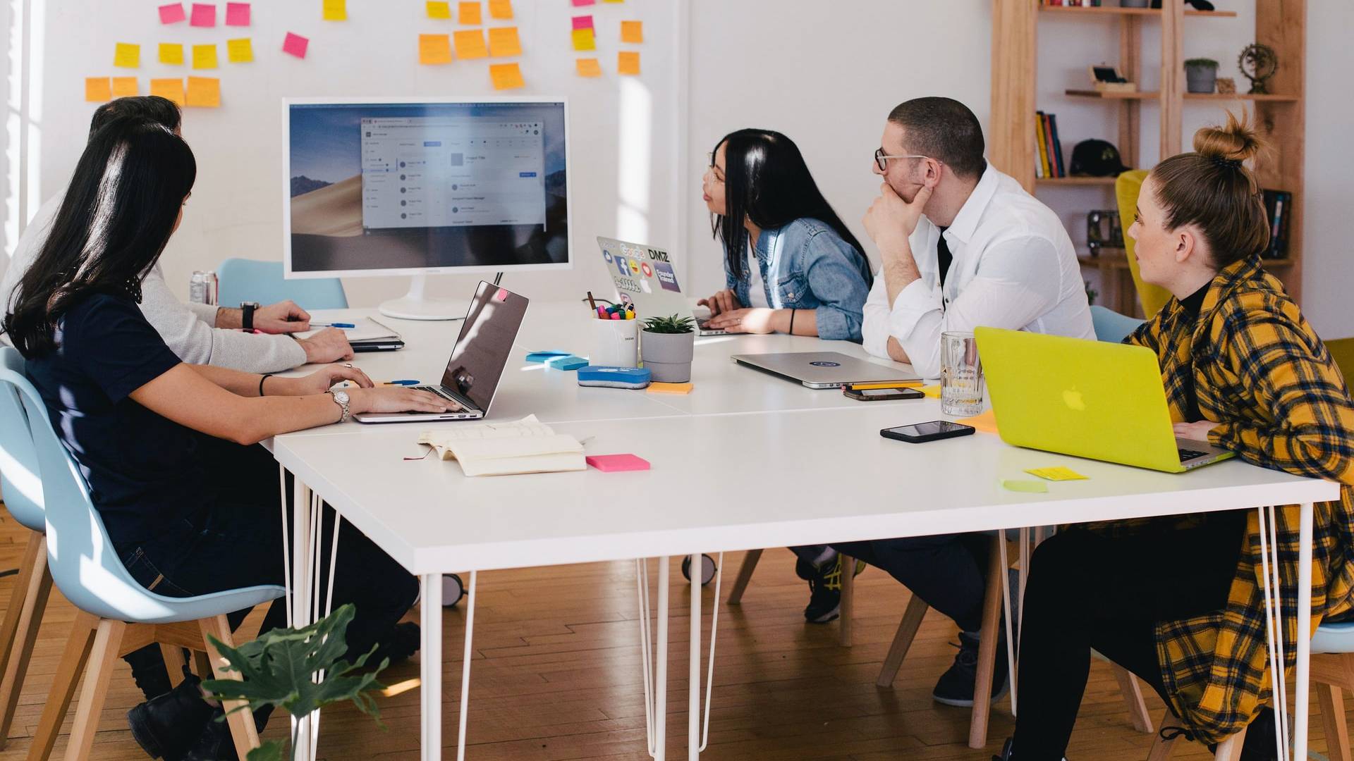 Building a Thriving Digital Agency Through Expert Management